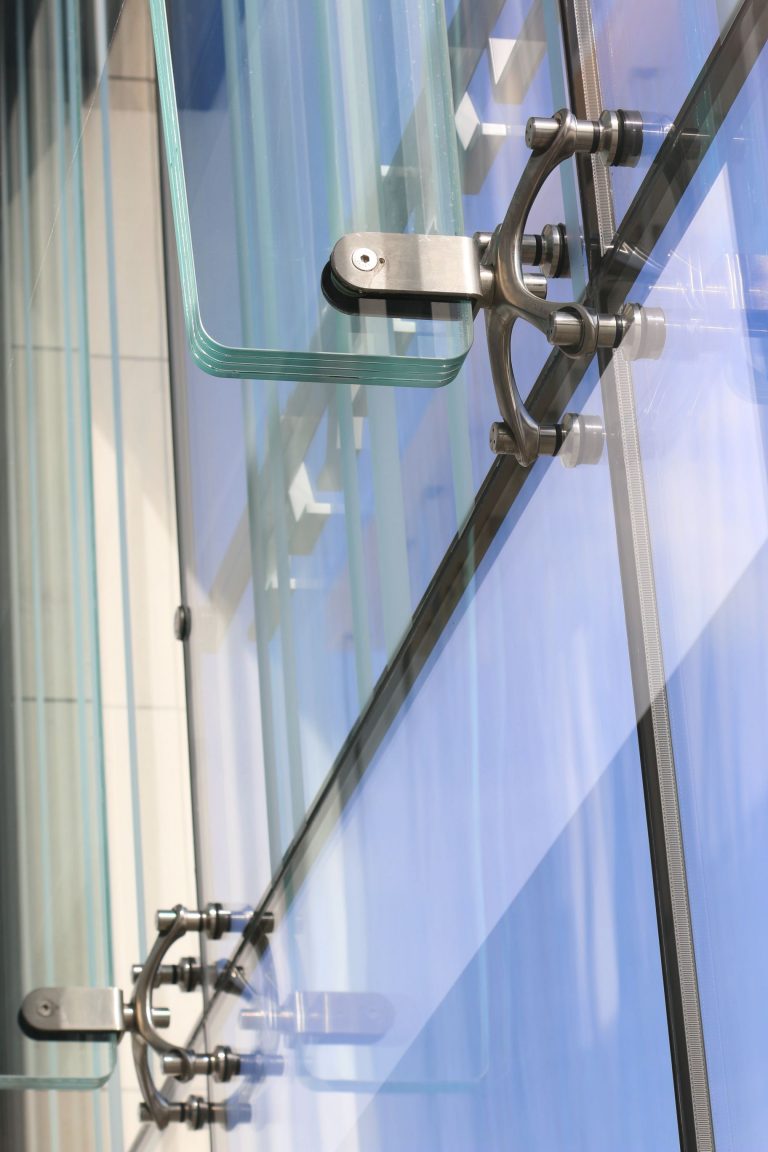Spider glazen wand constructie Zara Alverre