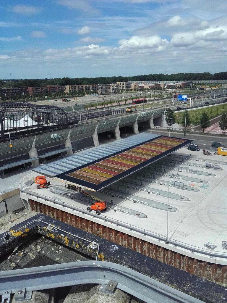 bus perron overkapping transferium Amsterdam Noord luifelbeglazing