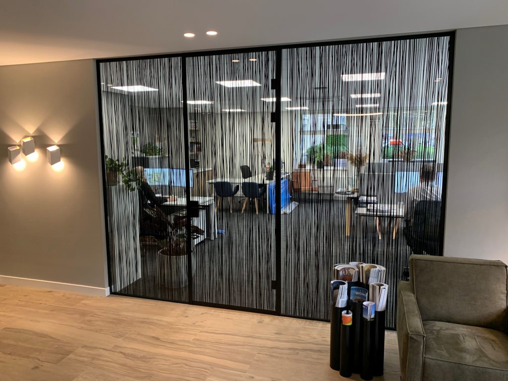 Showroom_Building_Design_Alverre_glazen_pui