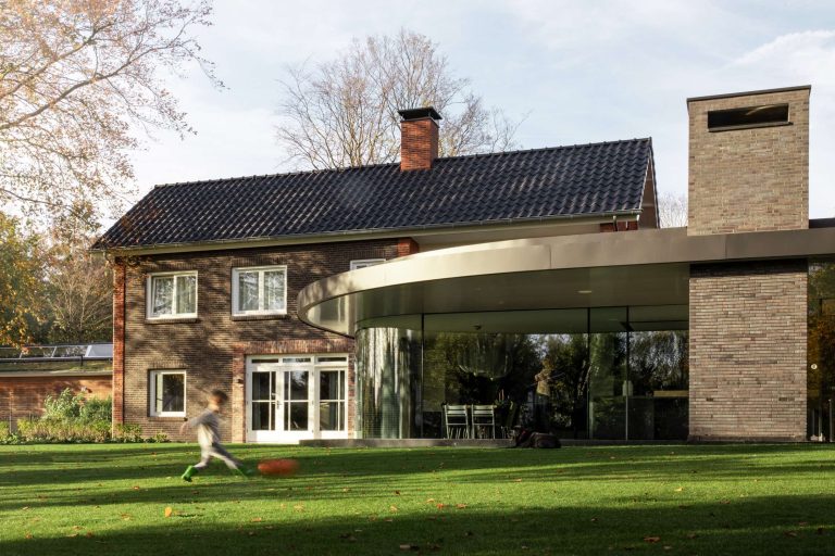 Alverre glazen gevel verbouwing villa