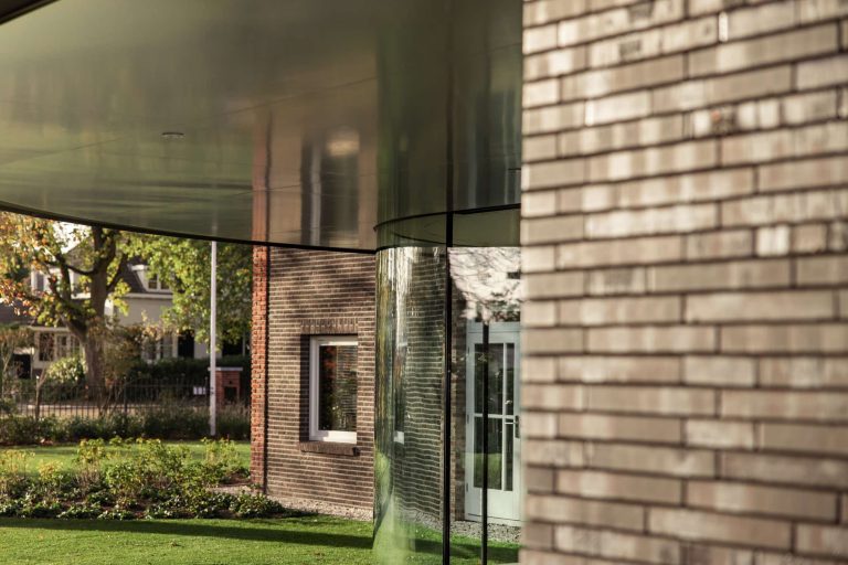 Alverre glazen gevel verbouwing villa