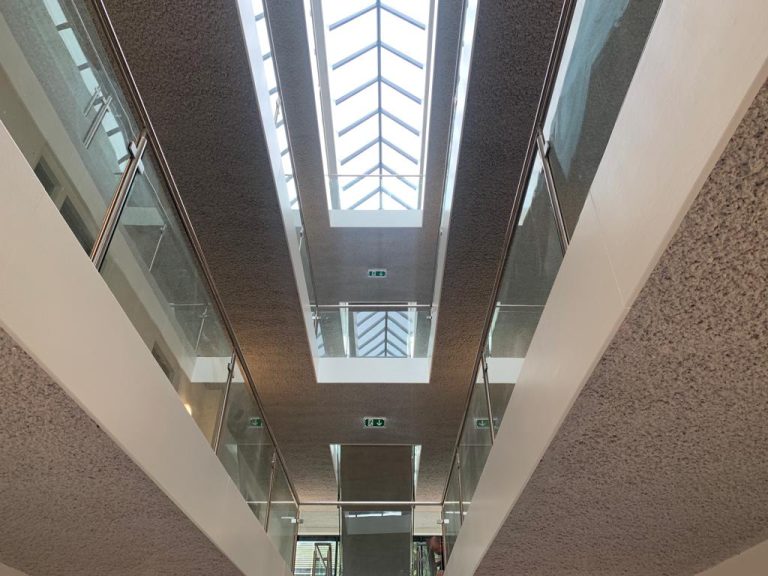 Alverre appartementencomplex volglazen balustrade rvs staanders 05