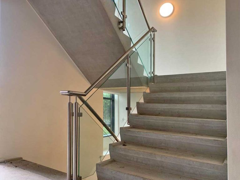 Alverre-appartementencomplex-volglazen-balustrade-rvs-staanders-07