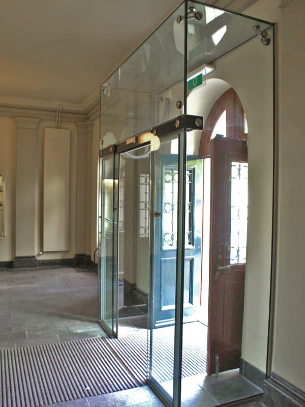 Glazen tochtportaal binnen Alverre 01