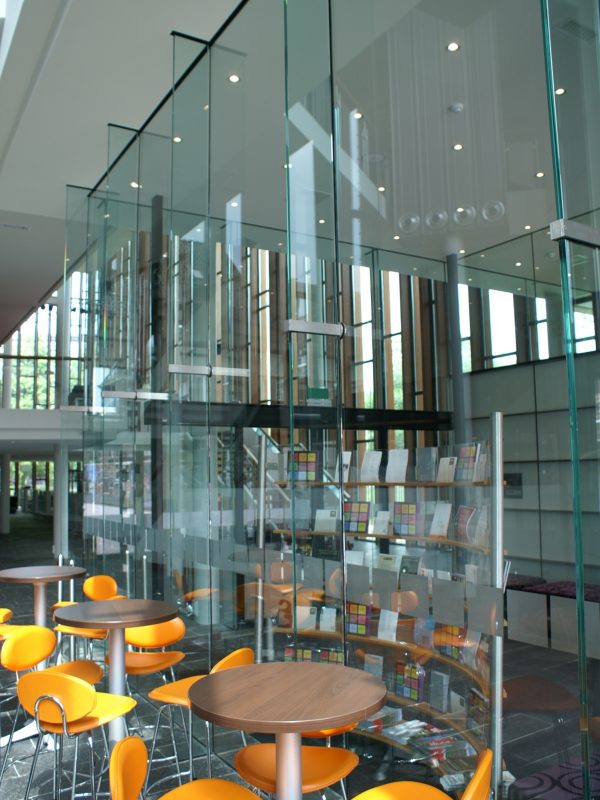 Glazen_binnenwand_Alverre_Spiegel_Zwolle