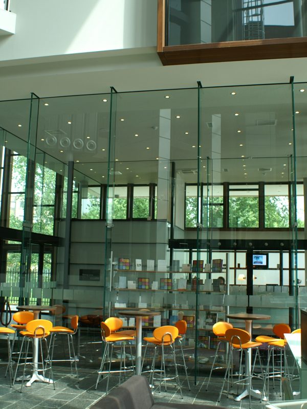 Glazen_binnenwand_Alverre_Spiegel_Zwolle
