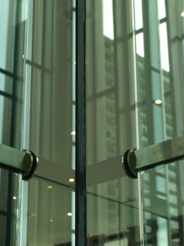 Glazen_binnenwand_Alverre_Spiegel_Zwolle