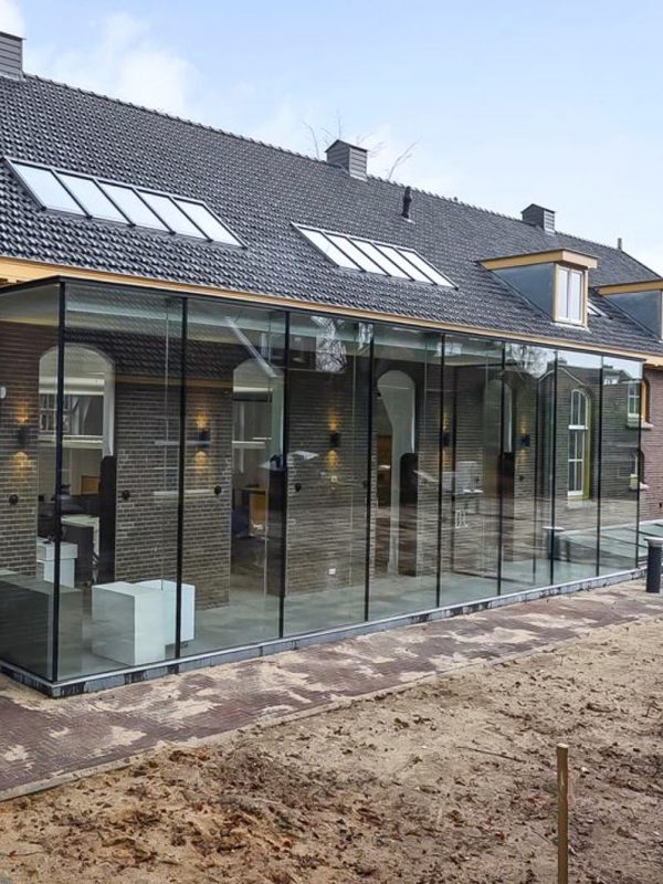 Glazen_buitenwand_Alverre_Geert_grotestraat